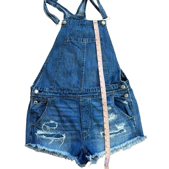 American Eagle Short Distressed Overalls Women’s Medium Blue Jeans Beach Summer - Picture 9 of 13